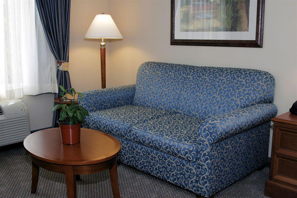 Hilton Garden Inn Gainesville Bagian luar foto