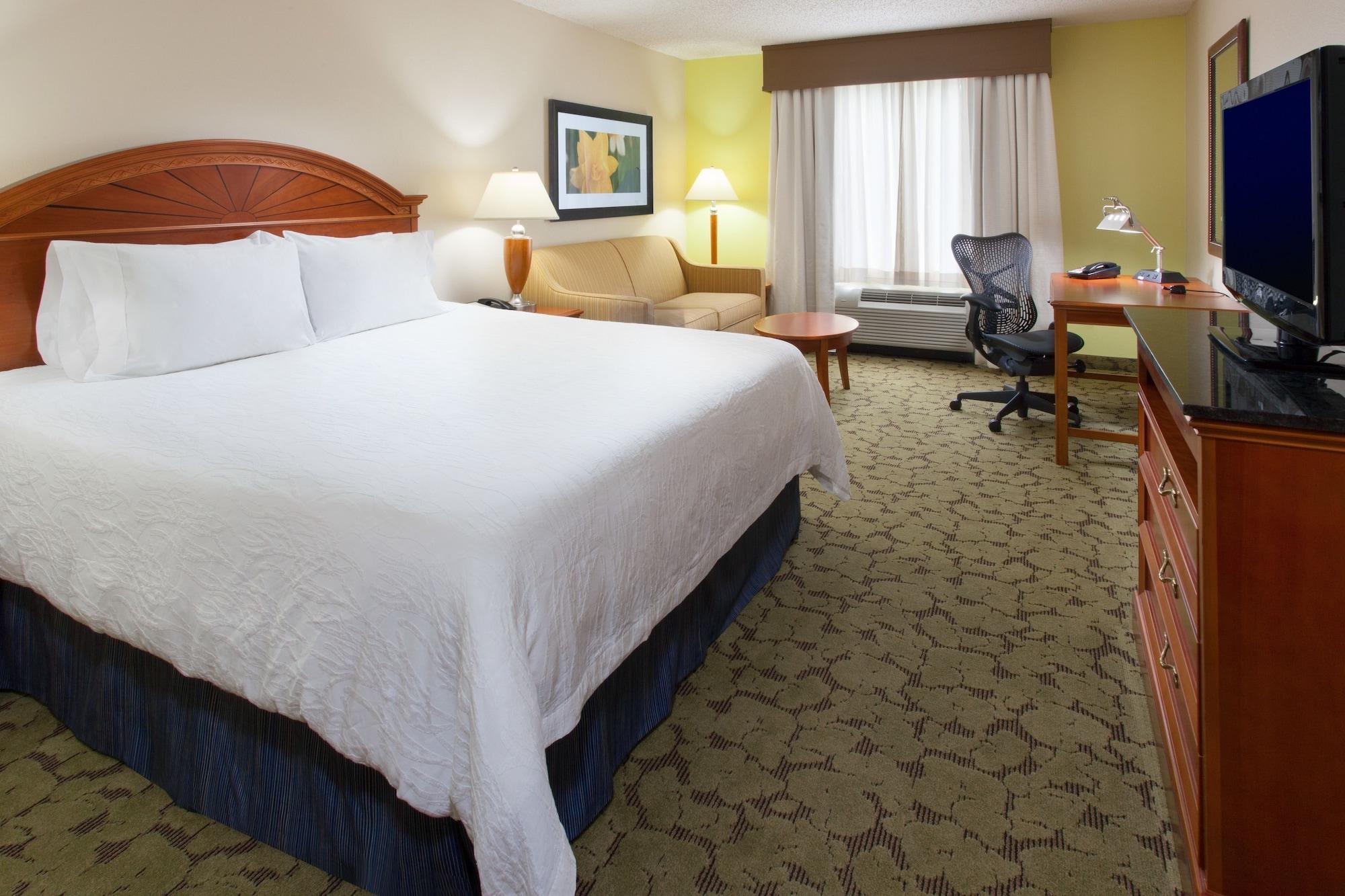 Hilton Garden Inn Gainesville Bagian luar foto